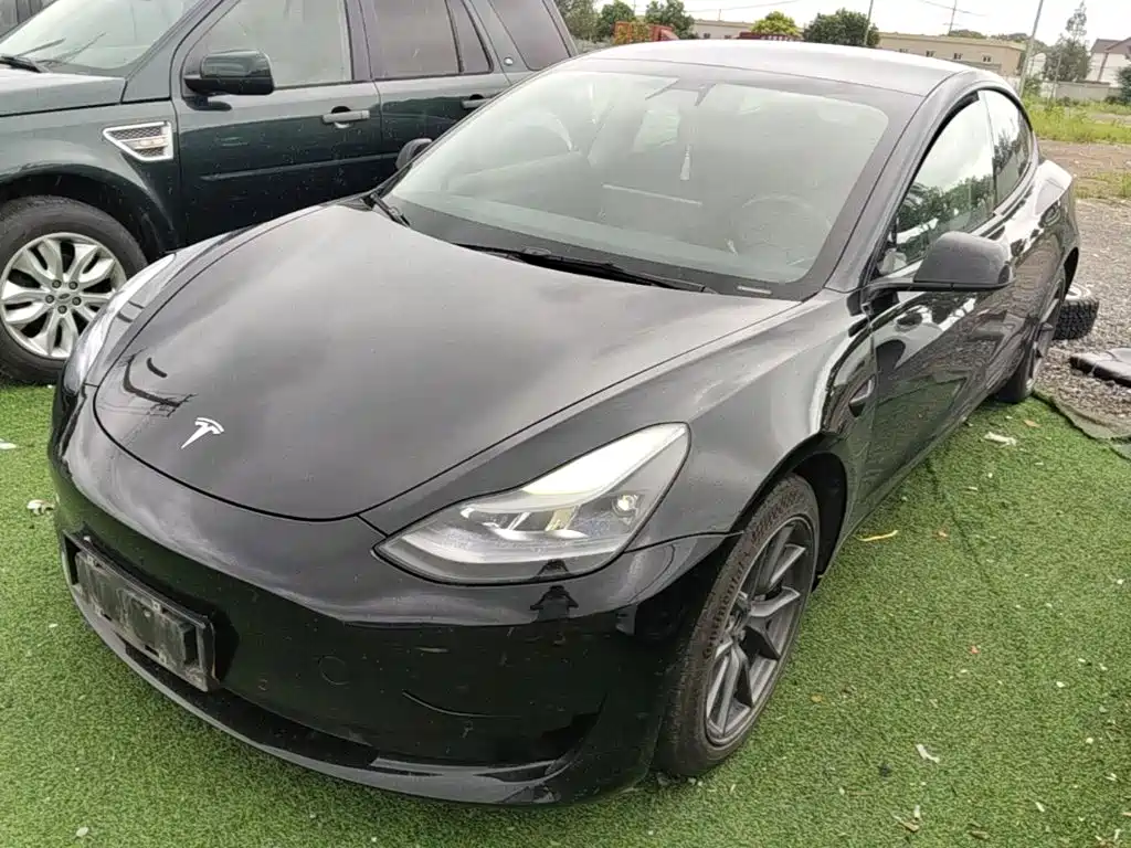 Tesla Model 3 — фото 2