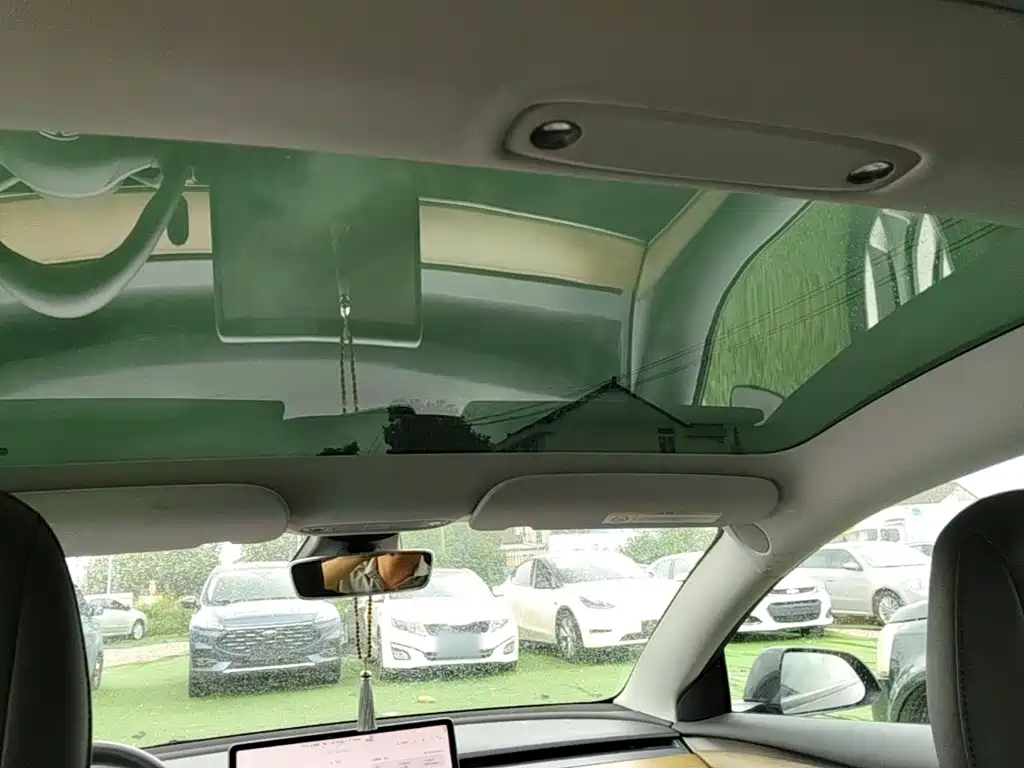 Tesla Model 3 — фото 14
