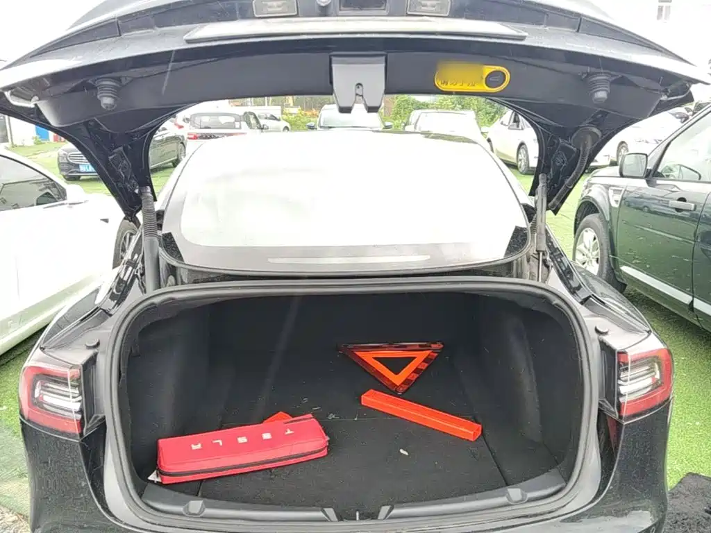 Tesla Model 3 — фото 15