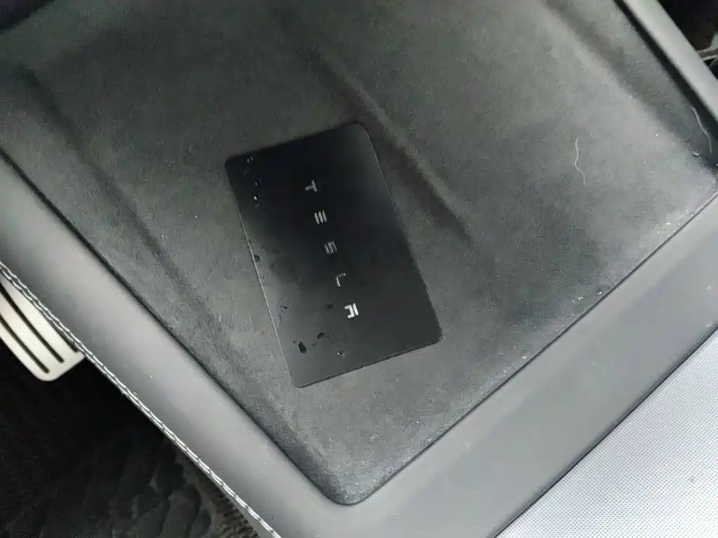 Tesla Model 3 — фото 17