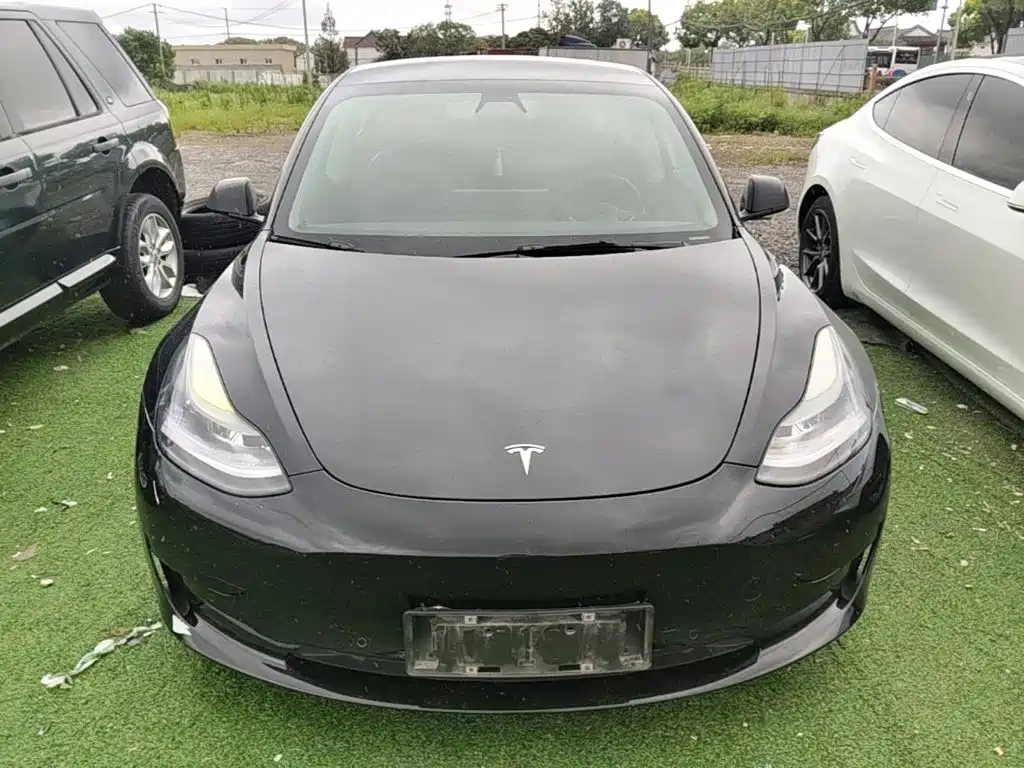 Tesla Model 3 — фото 3