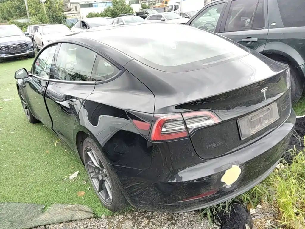 Tesla Model 3 — фото 23