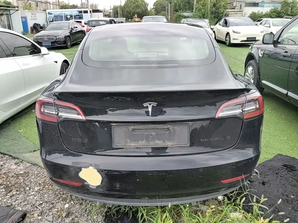 Tesla Model 3 — фото 4