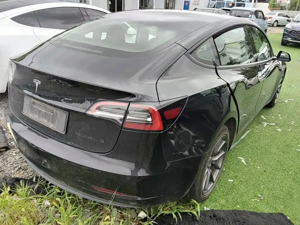 Tesla Model 3 — фото 5