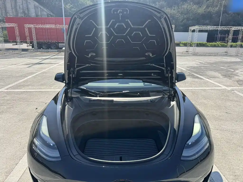 Tesla Model 3 — фото 11