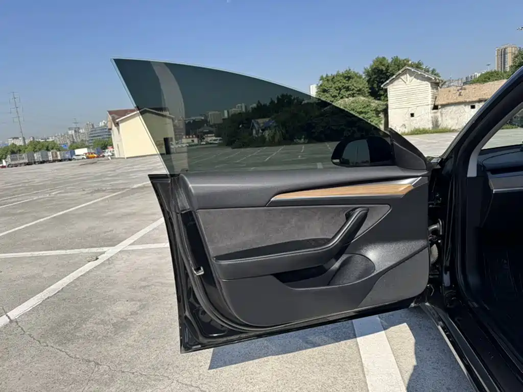 Tesla Model 3 — фото 14
