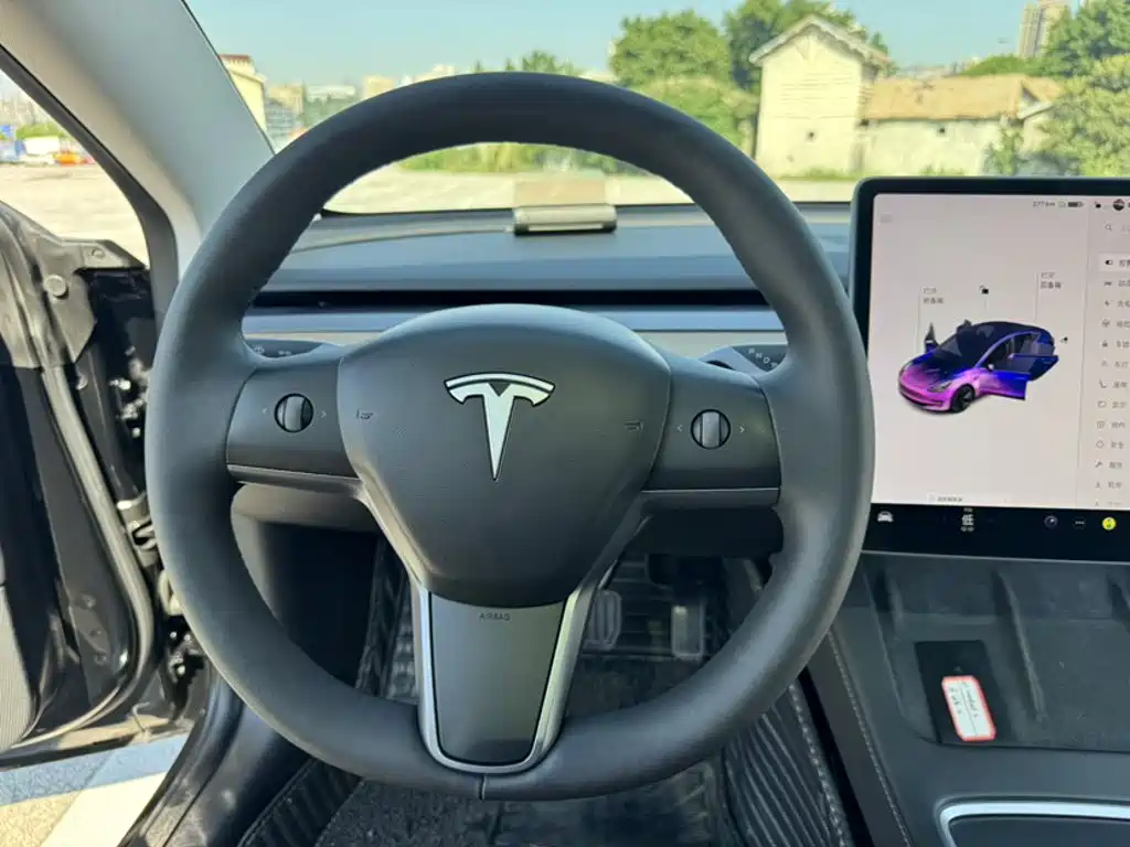 Tesla Model 3 — фото 3