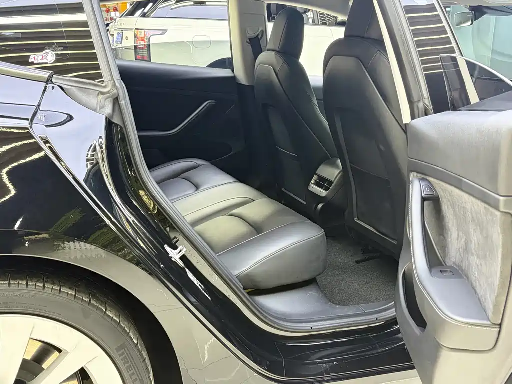 Tesla Model 3 — фото 13