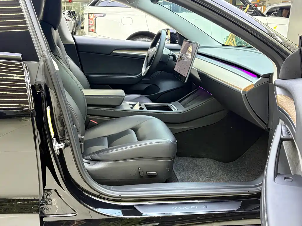 Tesla Model 3 — фото 14