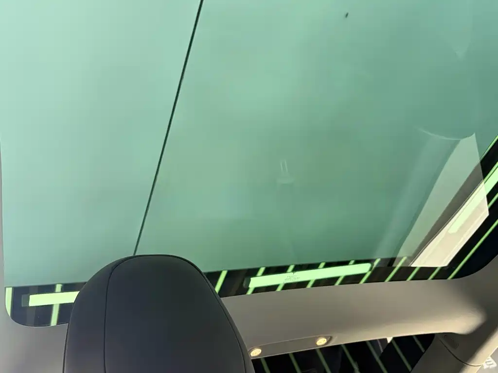 Tesla Model 3 — фото 15
