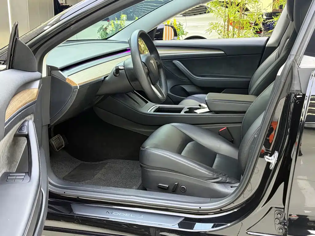Tesla Model 3 — фото 4