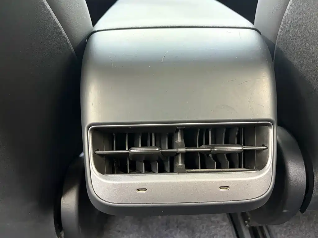 Tesla Model 3 — фото 10