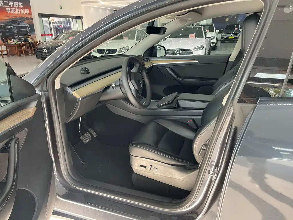 Tesla Model Y — фото 7