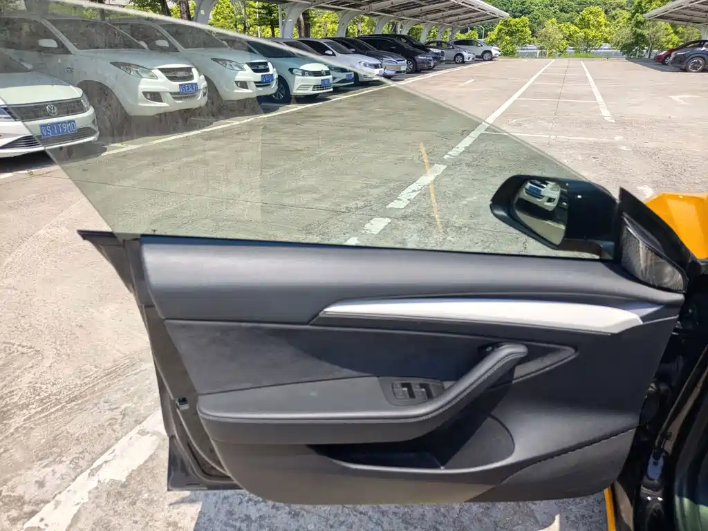 Tesla Model 3 — фото 11