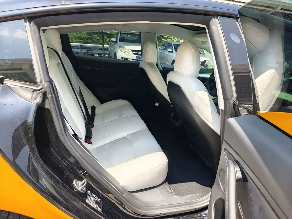 Tesla Model 3 — фото 13