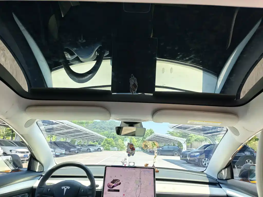 Tesla Model 3 — фото 18