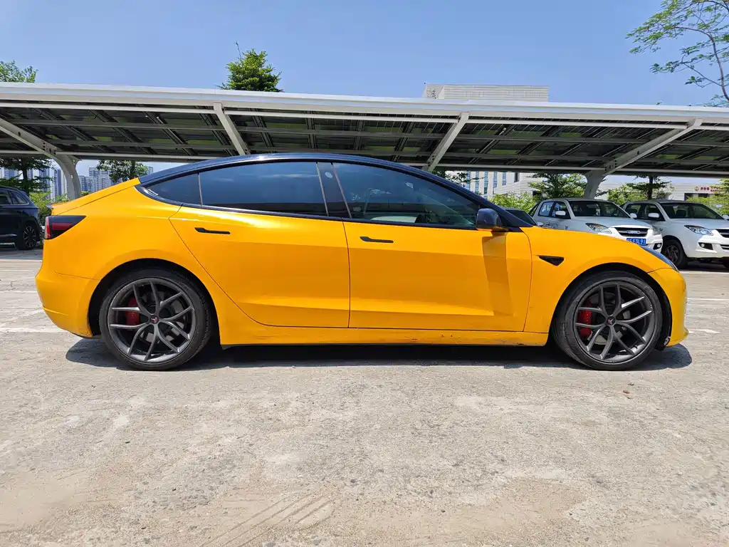 Tesla Model 3 — фото 4