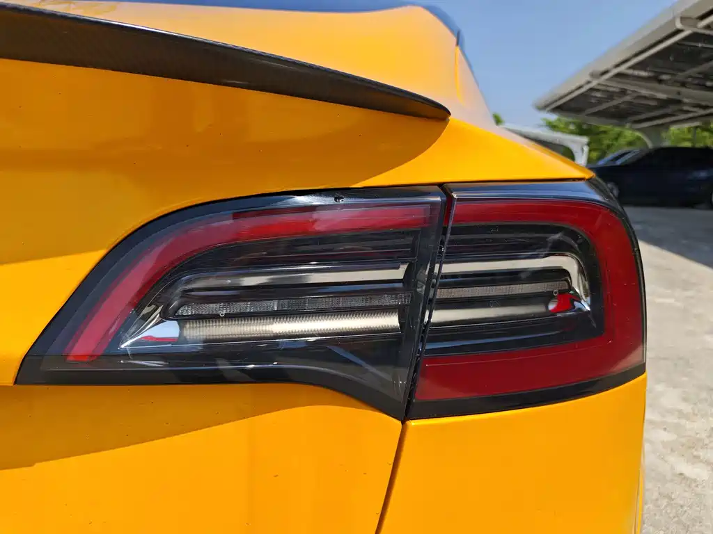Tesla Model 3 — фото 10