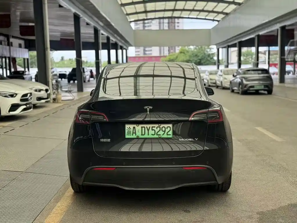 Tesla Model Y — фото 7