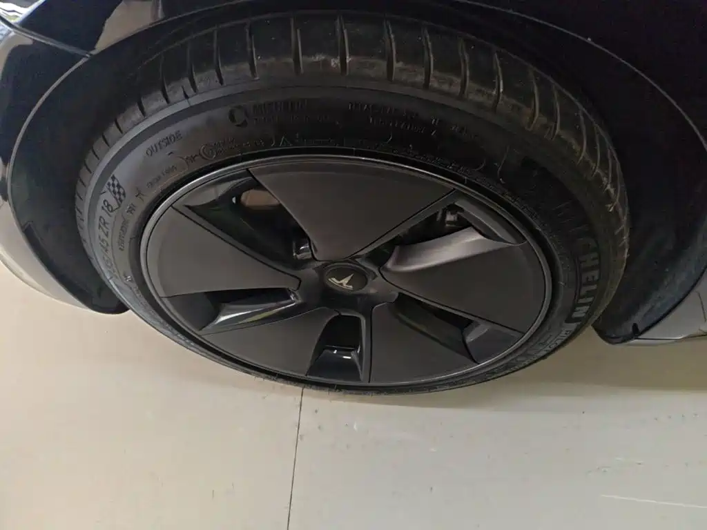 Tesla Model 3 — фото 23