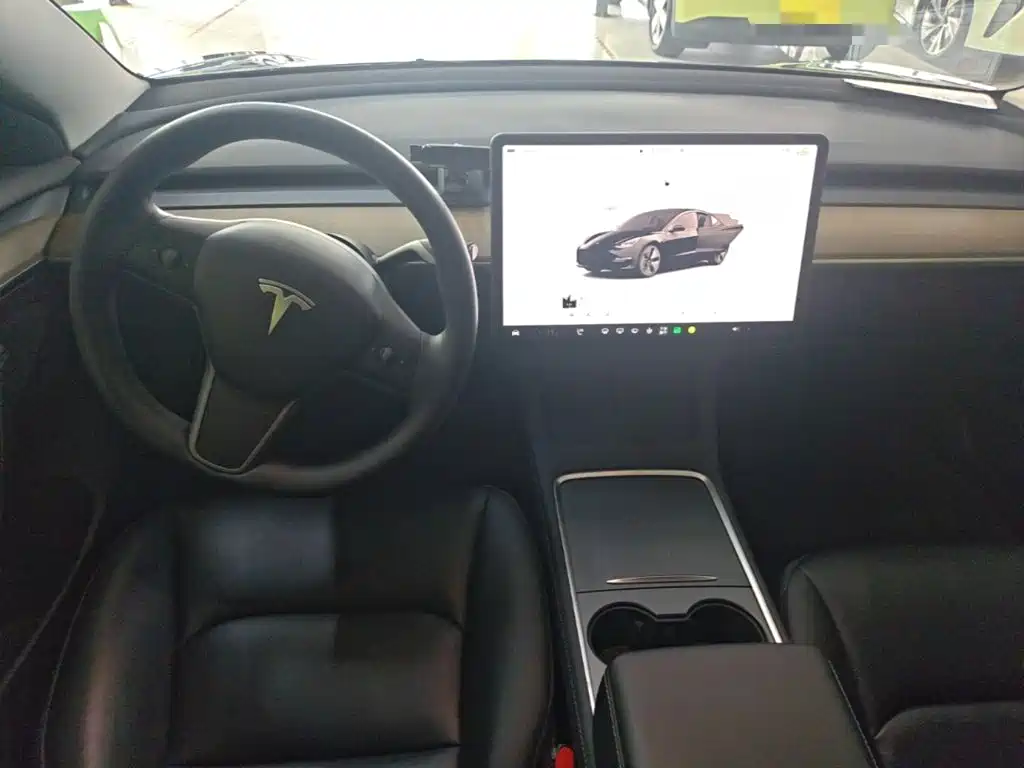 Tesla Model 3 — фото 10