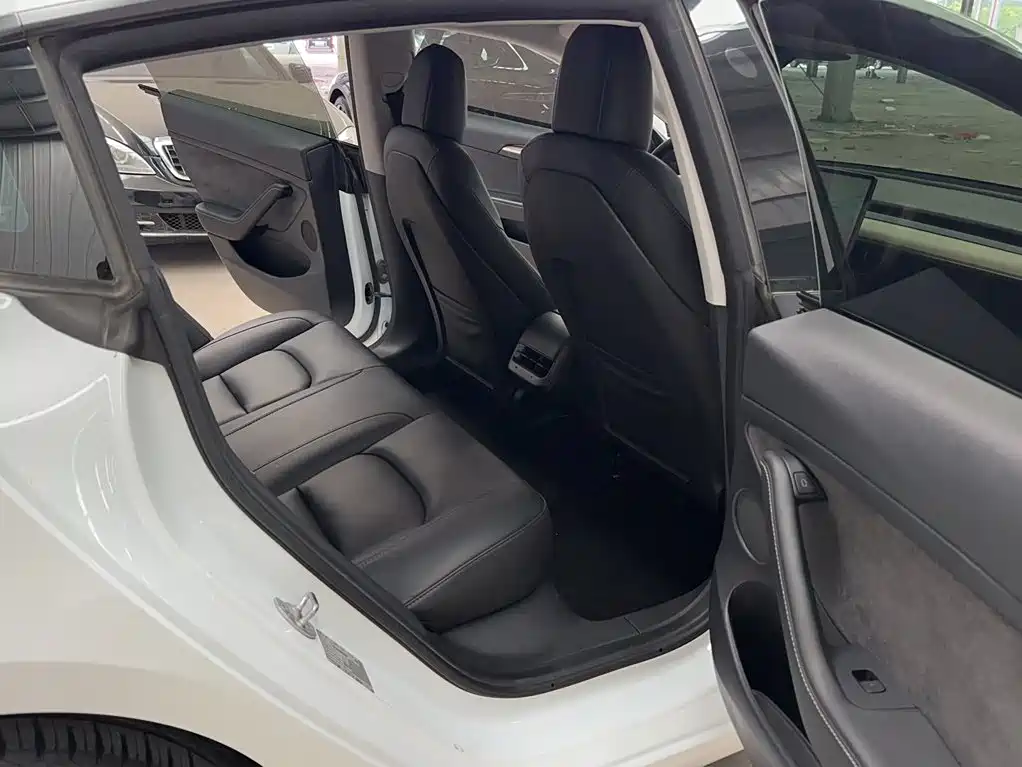 Tesla Model 3 — фото 2