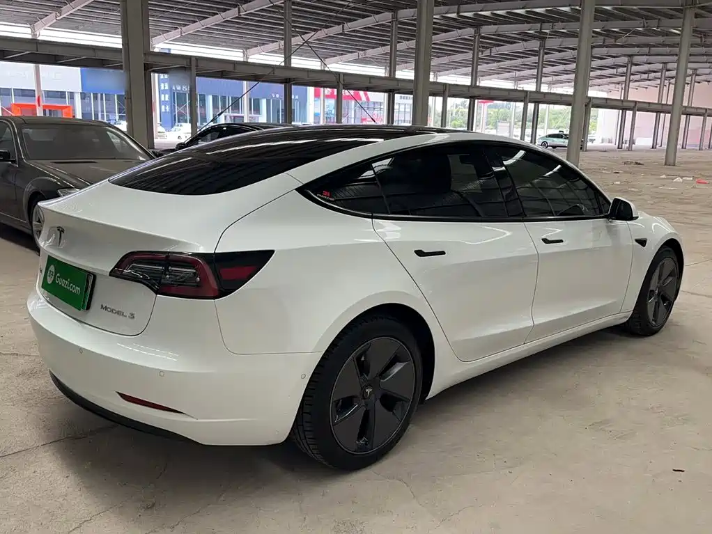 Tesla Model 3 — фото 11