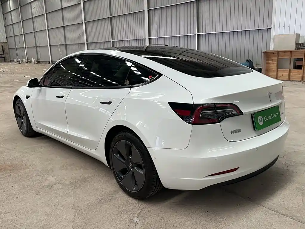 Tesla Model 3 — фото 13