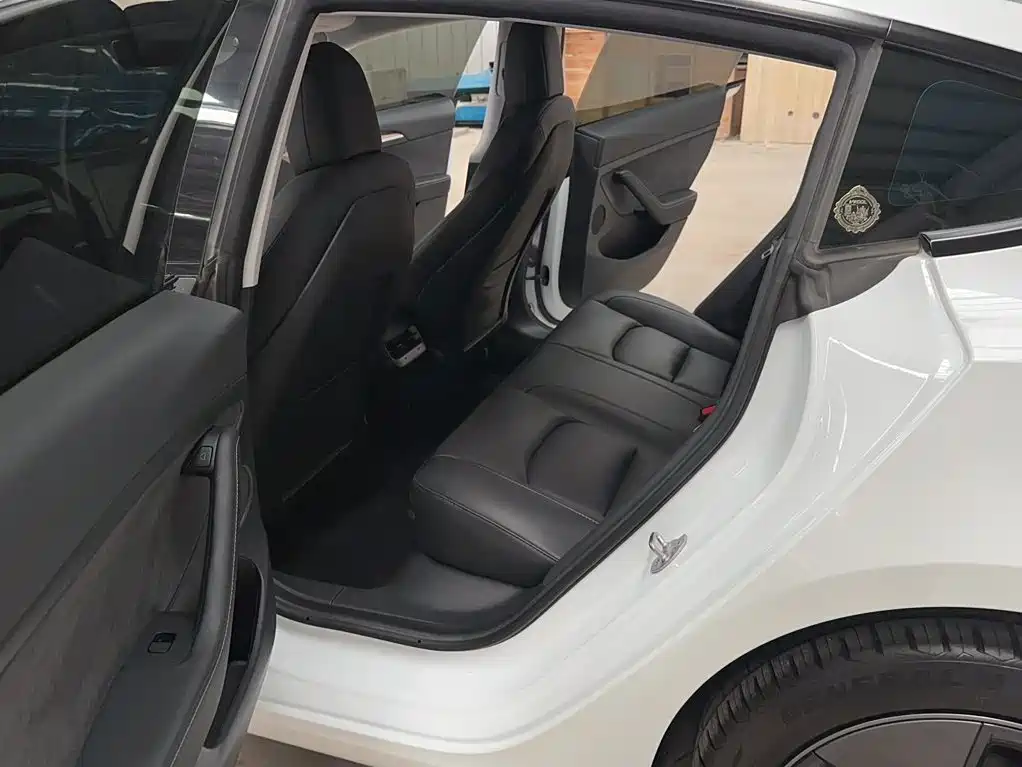 Tesla Model 3 — фото 15