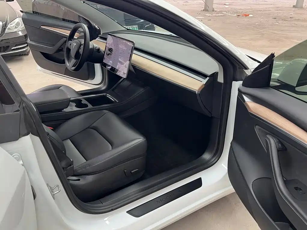 Tesla Model 3 — фото 20