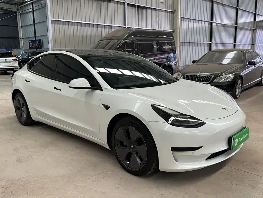 Tesla Model 3 — фото 10