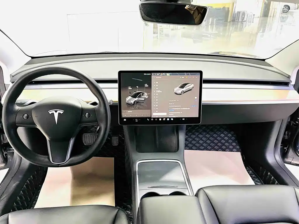 Tesla Model 3 — фото 9