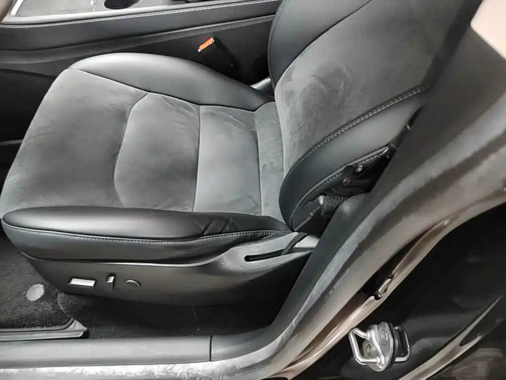 Tesla Model Y — фото 15