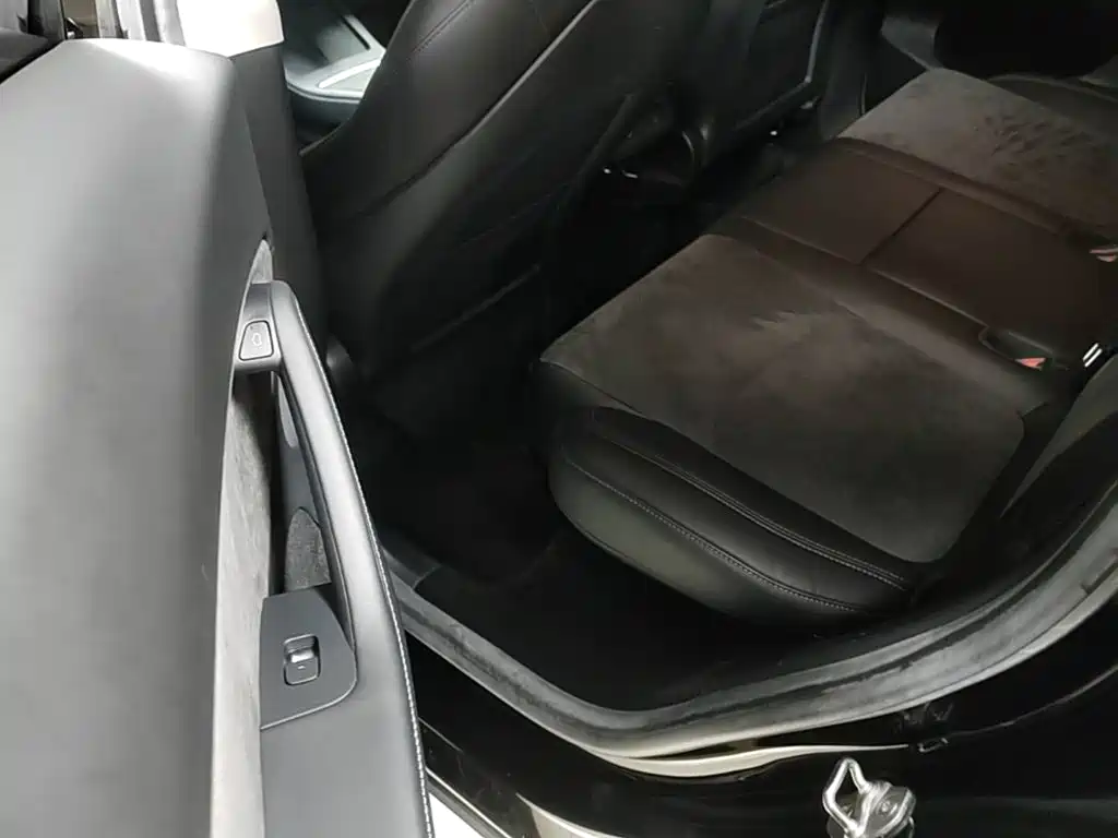 Tesla Model Y — фото 17