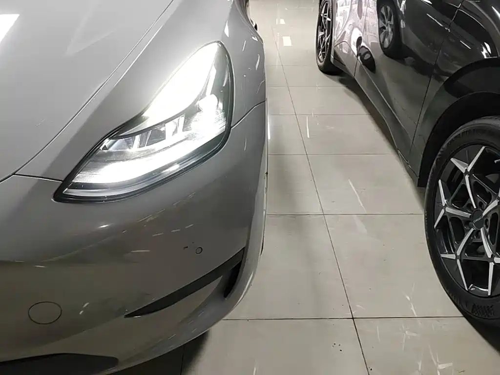 Tesla Model Y — фото 24