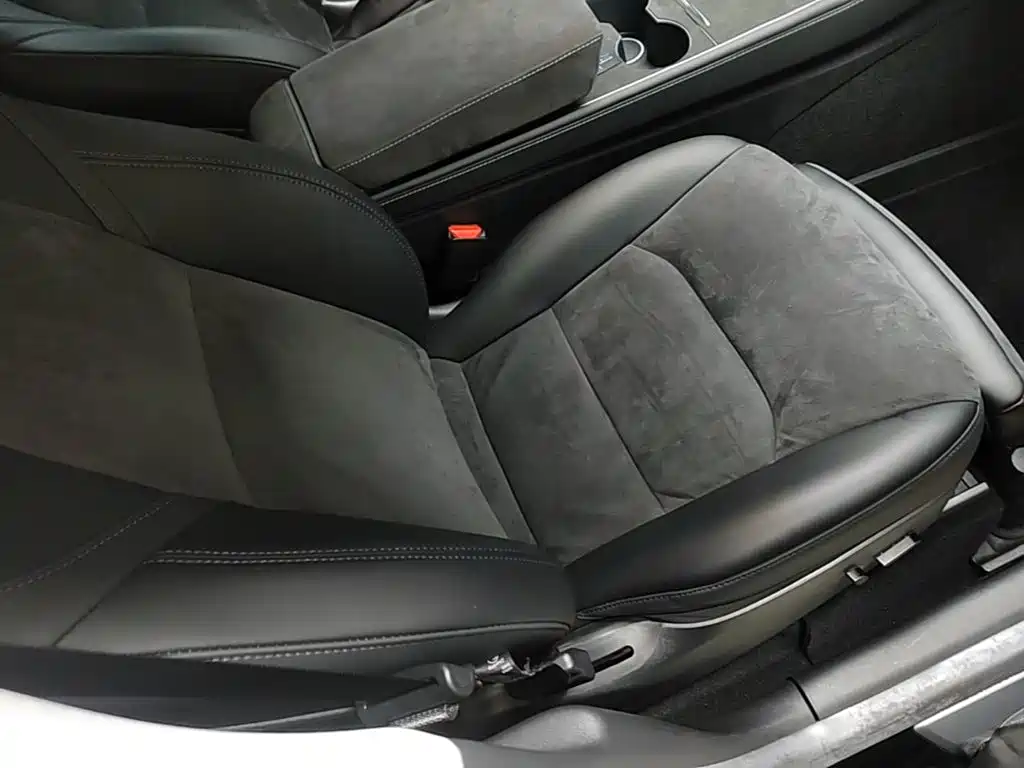 Tesla Model Y — фото 25