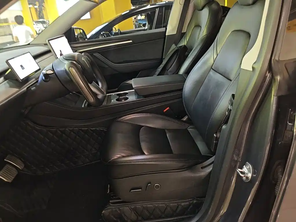 Tesla Model Y — фото 15