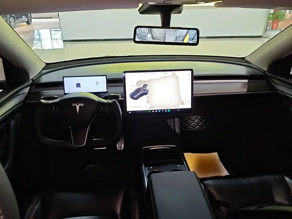 Tesla Model Y — фото 10