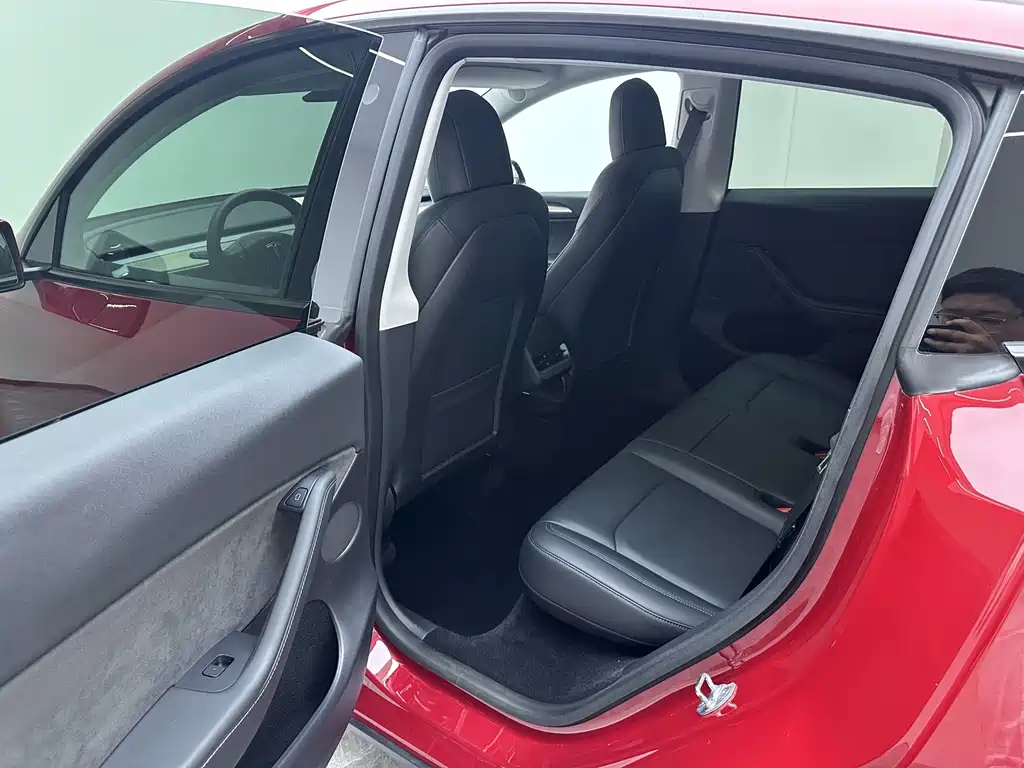 Tesla Model Y — фото 17
