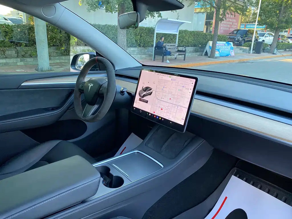 Tesla Model Y — фото 7