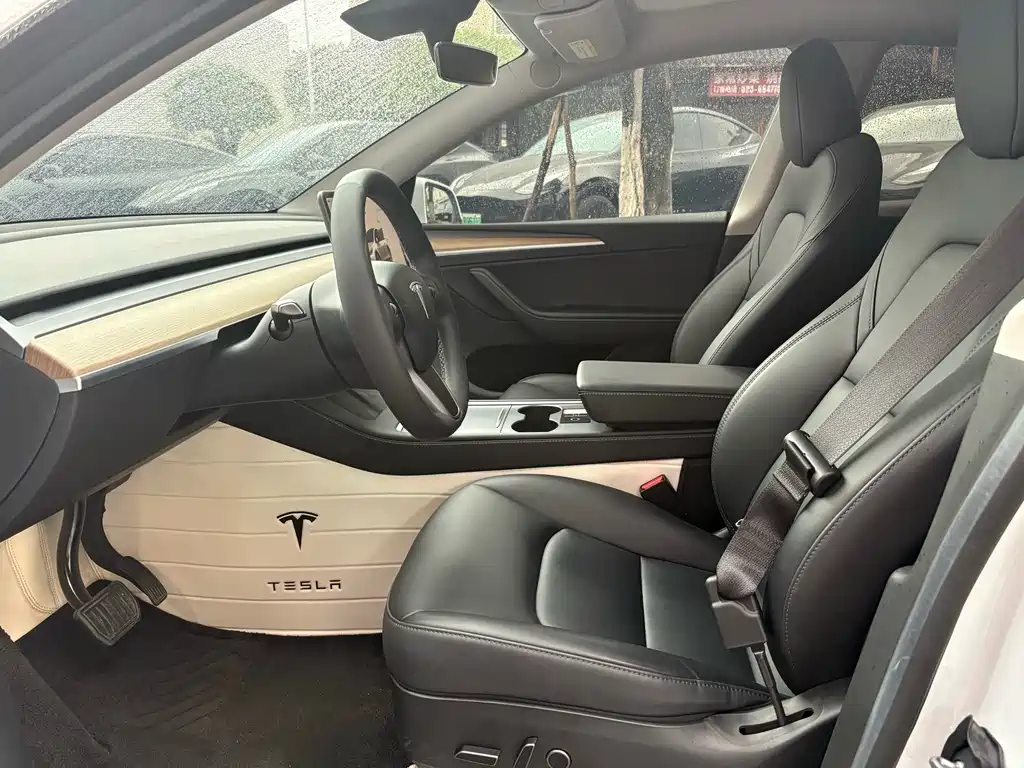 Tesla Model Y — фото 7