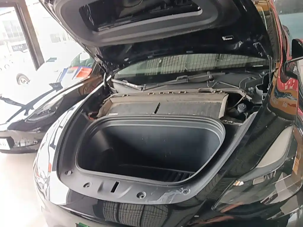 Tesla Model Y — фото 20