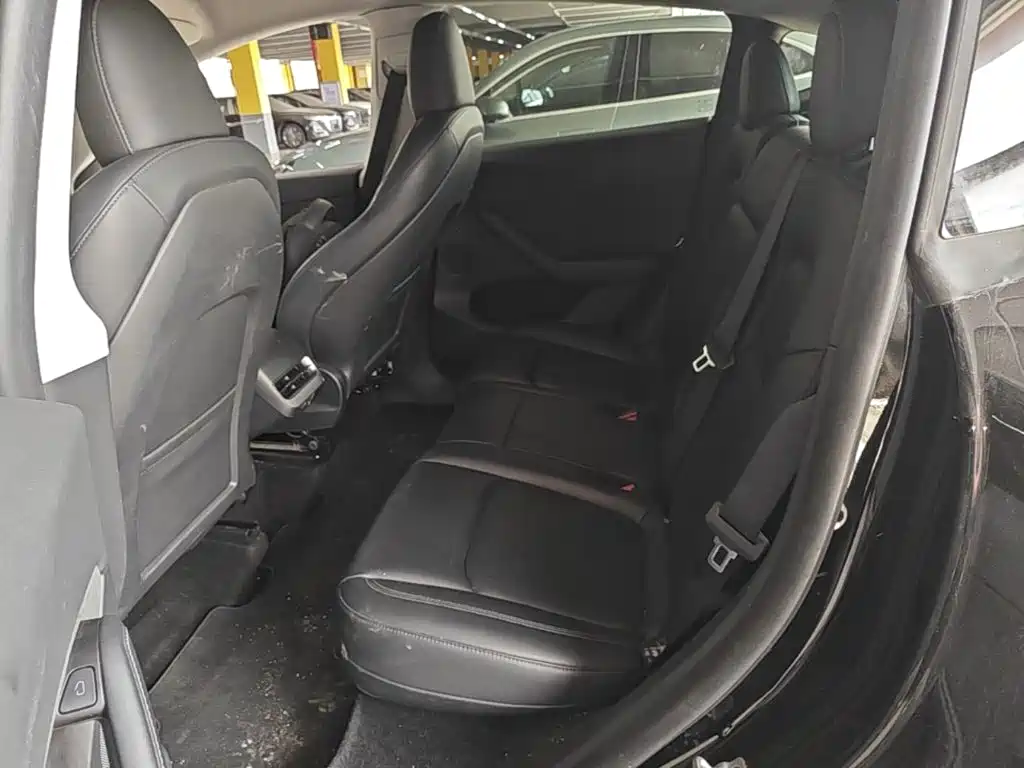 Tesla Model Y — фото 17