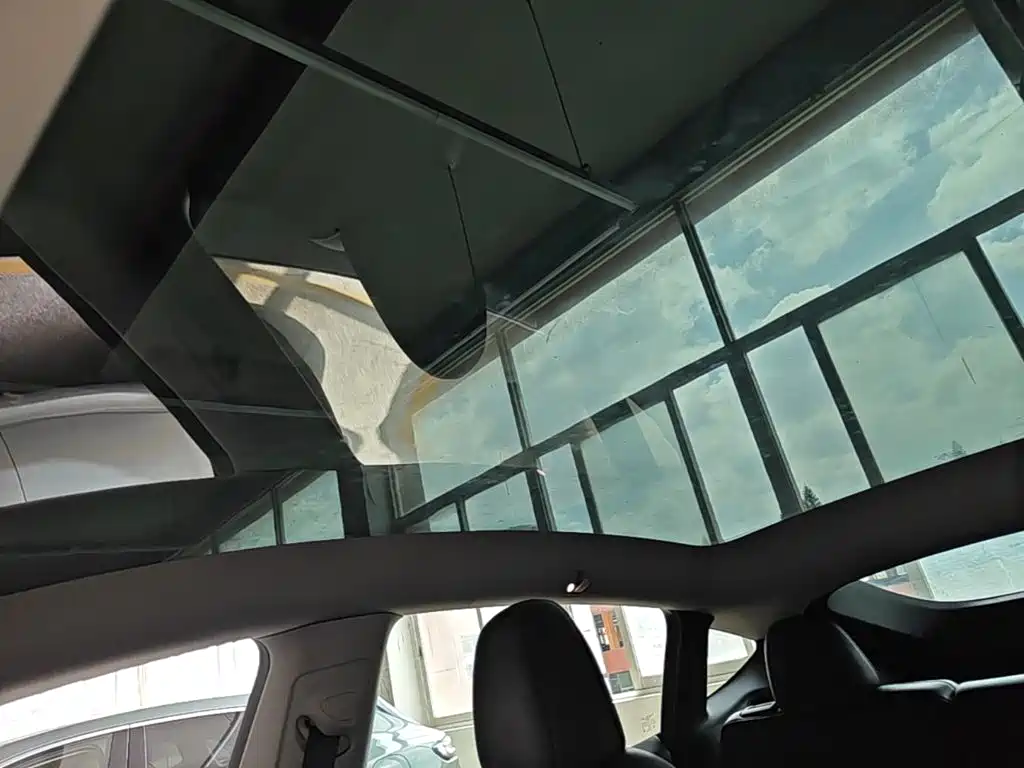 Tesla Model Y — фото 18