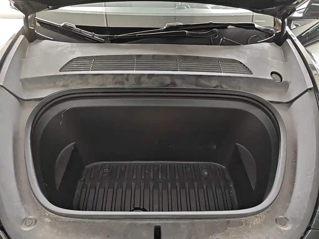 Tesla Model Y — фото 20