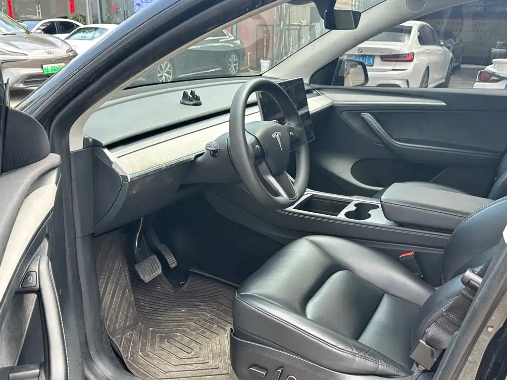Tesla Model Y — фото 4