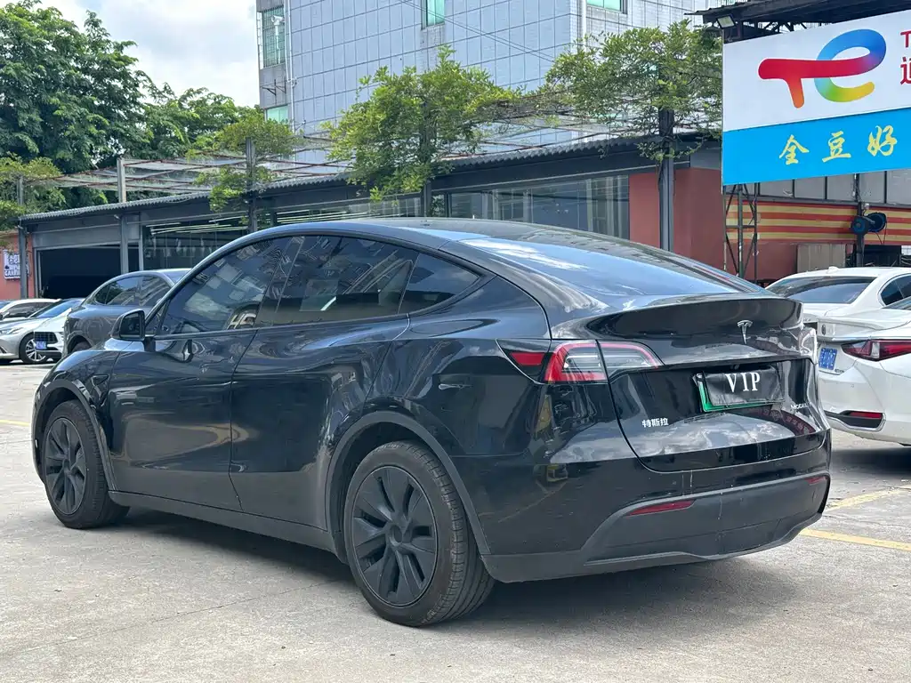 Tesla Model Y — фото 7