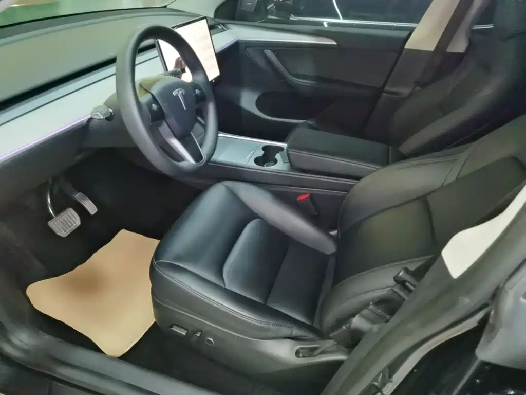 Tesla Model Y — фото 15