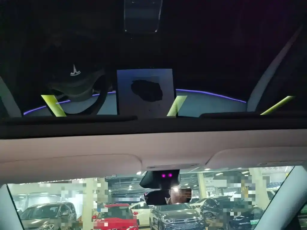 Tesla Model Y — фото 18