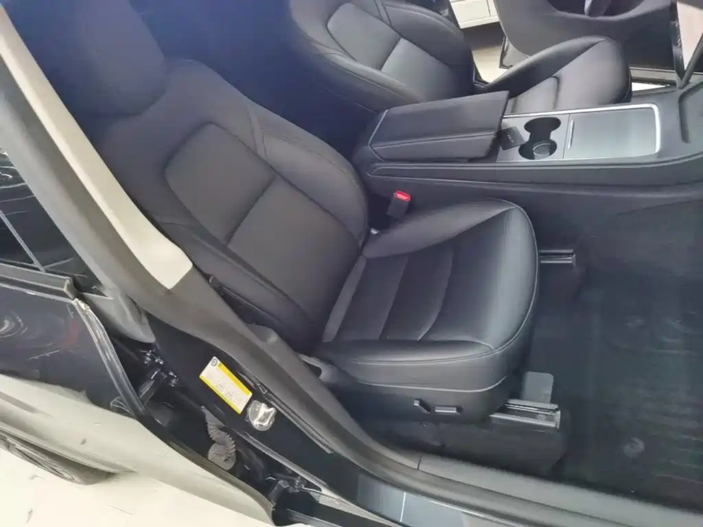 Tesla Model Y — фото 25